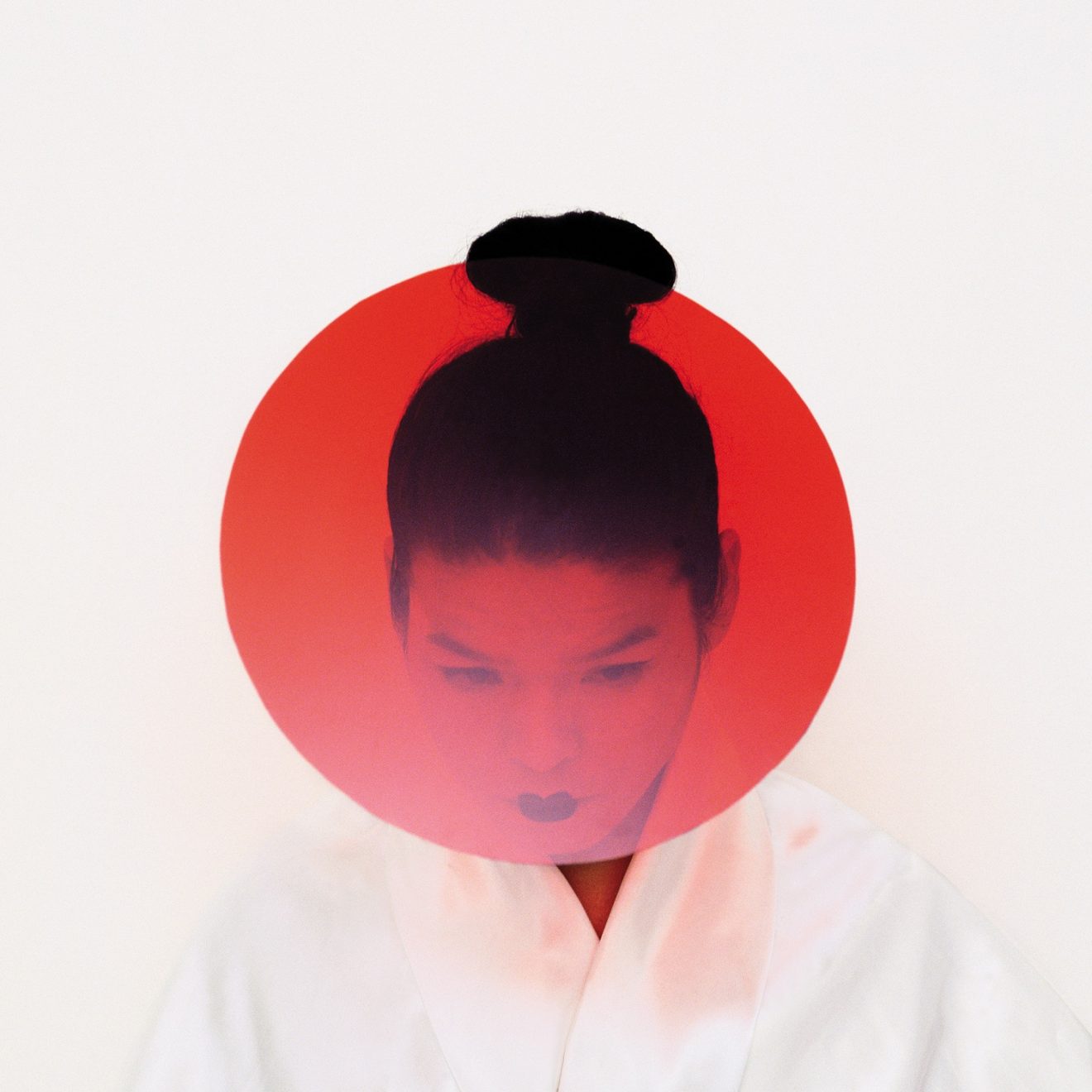portrait blanc et rouge