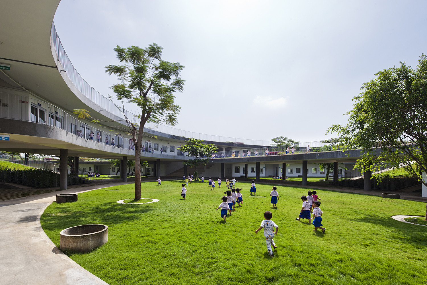 farming-kindergarten_05_western_courtyard