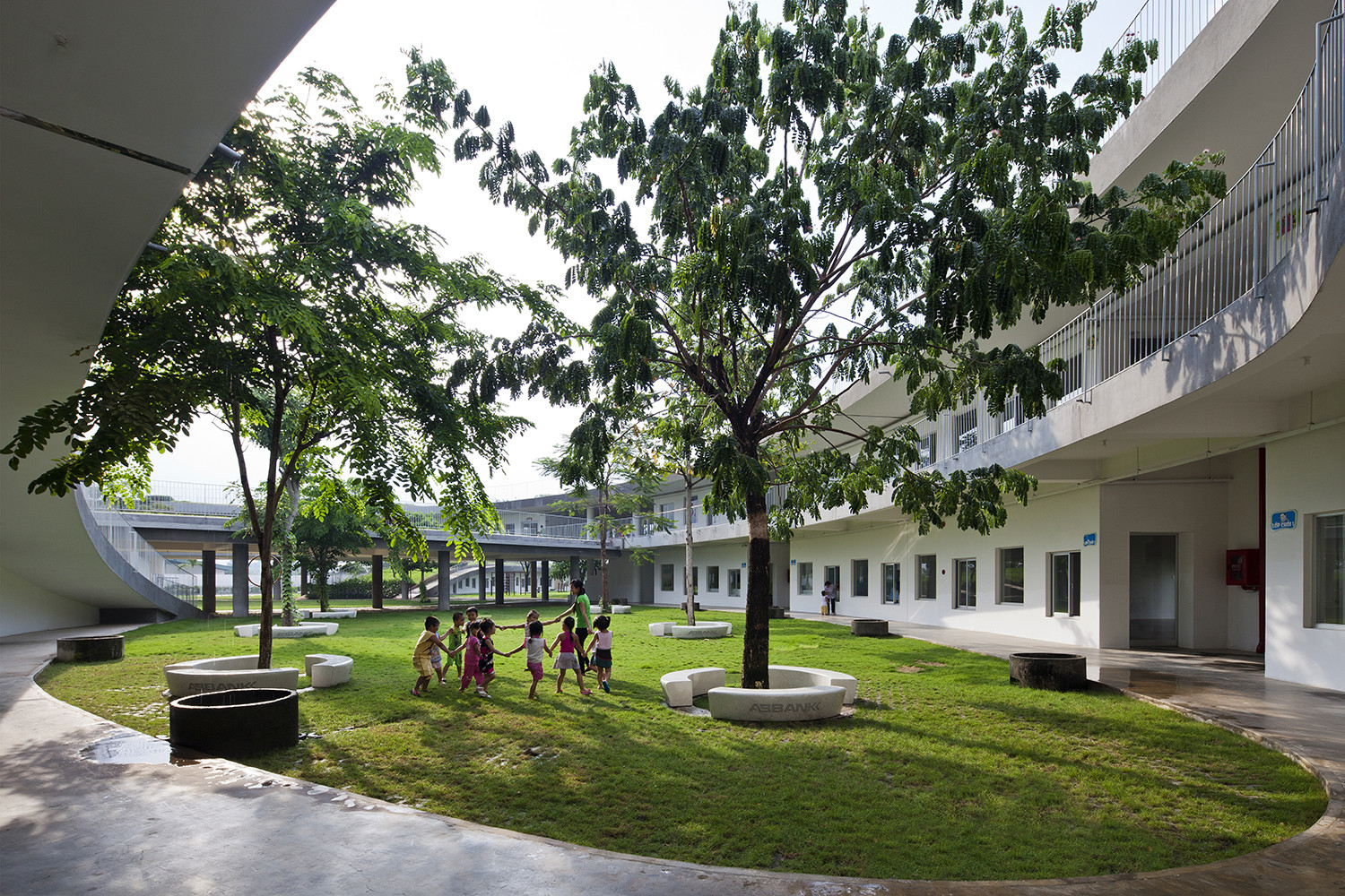 farming-kindergarten_08_eastern_courtyard